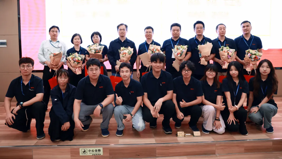 謝師恩，禮頌領(lǐng)路人！